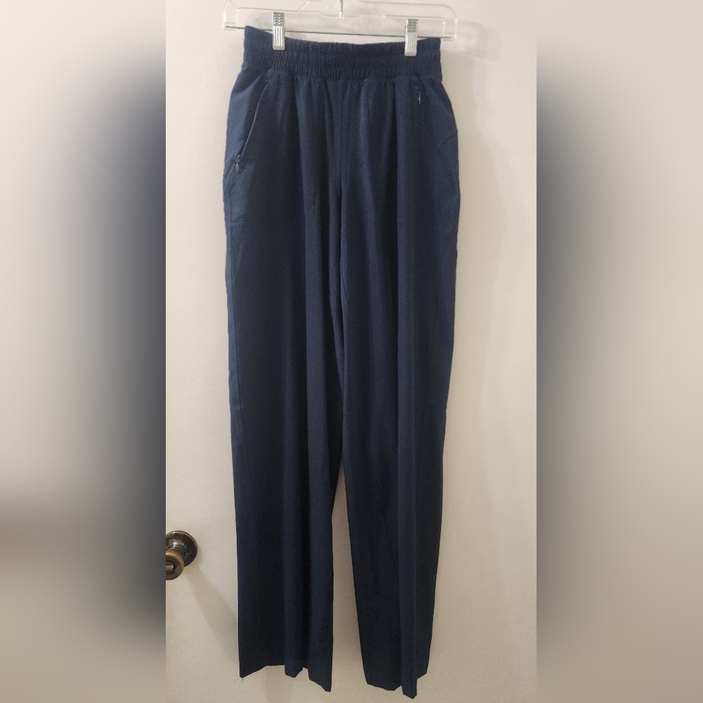 Lululemon‎ Women's Navy Blue Pants, Size 2, Stretch.